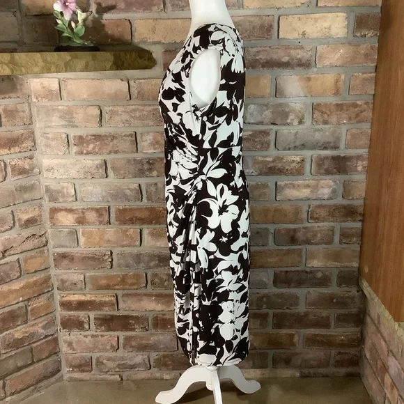 LAUREN RALPH LAUREN V-Neck Sleeveless Dark Brown/White Floral Dress - Picture 2 of 10